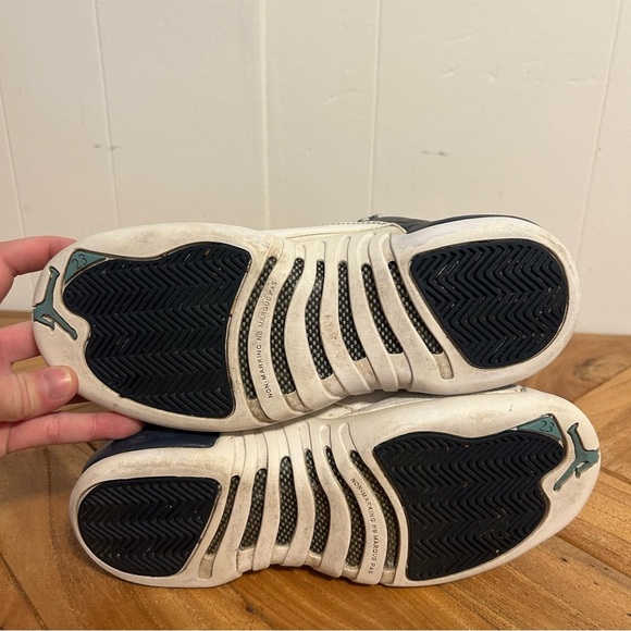 Air Jordan 12 Retro blue white boys size 5.5 athletic mid top sneakers - Picture 7 of 10